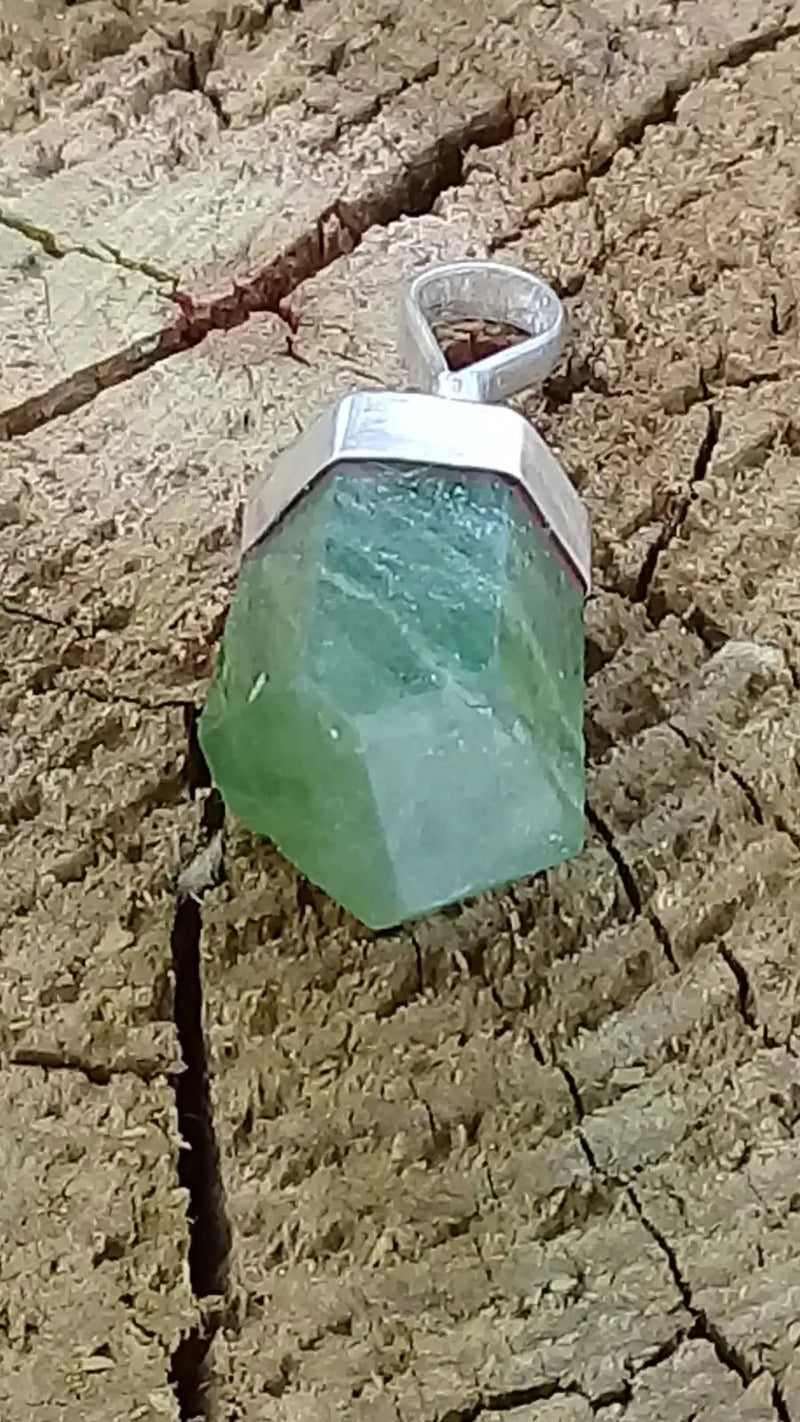 Load image into Gallery viewer, Péridot pendentif monté sur argent 925 Grade A ++++ Péridot pendentif
