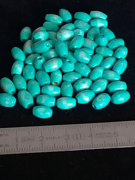 Perle bois bleue vert Diam: 4mm X 8mm Prix perle à l’unité Perle bois bleue vert Diam: 4mm X 8mm