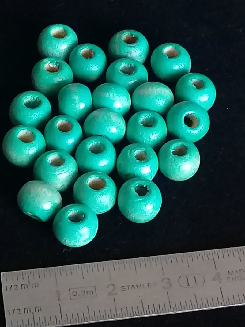 Cargue la imagen en el visor de la galería, Perle bois bleue vert Diam : 8mm X 6mm Prix perle à l’unité Perle bois bleue vert Diamètre 8mm X 4mm Dans la besace du p&#39;tit Poucet   
