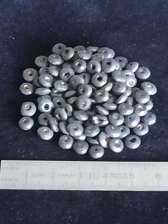 Perles bois grises anthracite Diamètre 6mm X 4mm Prix perle à l’unité Perles bois grises anthracite Diamètre 6mm X 4mm Dans la besace du p'tit Poucet   