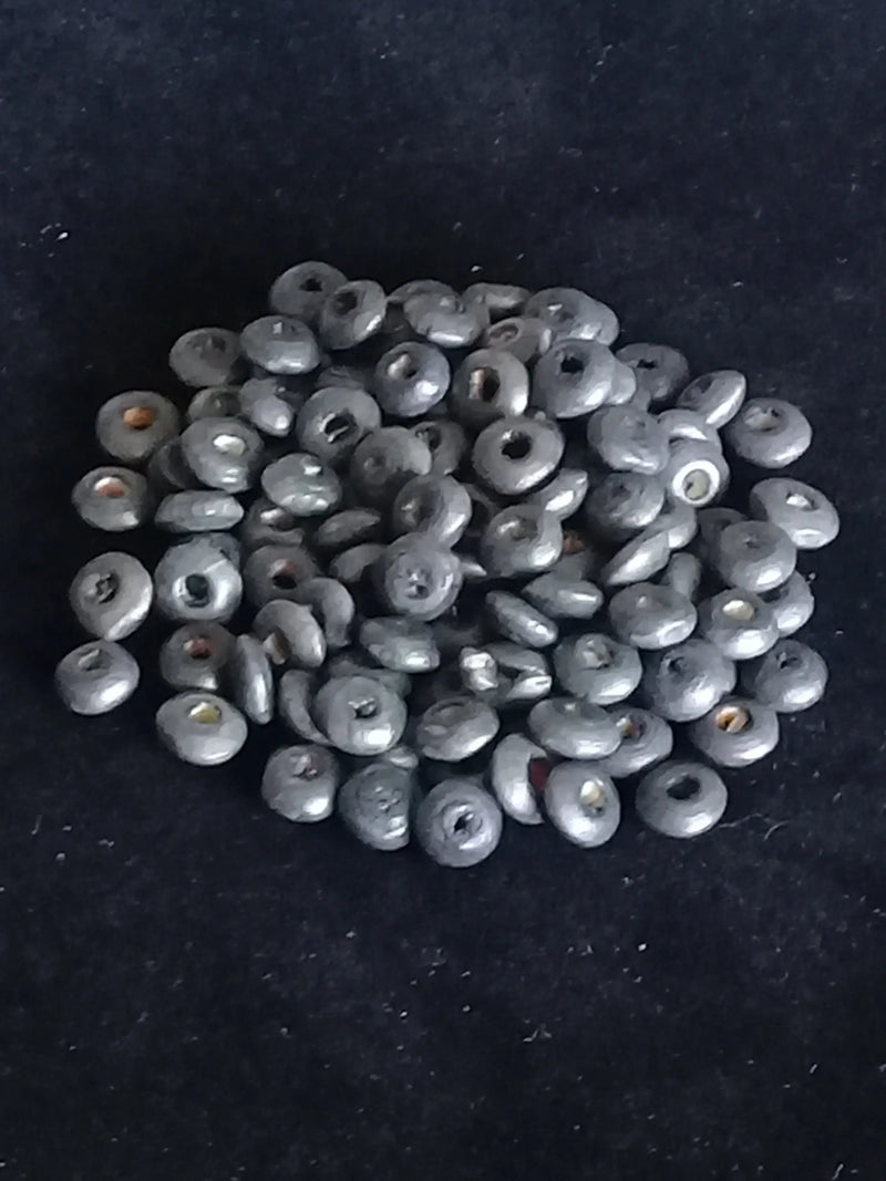 Load image into Gallery viewer, Perles bois grises anthracite Diamètre 6mm X 4mm Prix perle à l’unité Perles bois grises anthracite Diamètre 6mm X 4mm Dans la besace du p&#39;tit Poucet   
