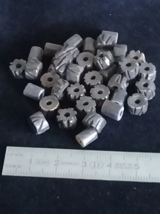 Perles plastique marron Diam: 8mm X 5mm et 8mm X 8mm Prix à l’unité Perles plastique marron Diam: 8mm X 5mm et 8mm X 8mm