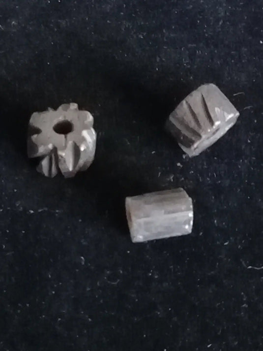 Perles plastique marron Diam: 8mm X 5mm et 8mm X 8mm Prix à l’unité Perles plastique marron Diam: 8mm X 5mm et 8mm X 8mm