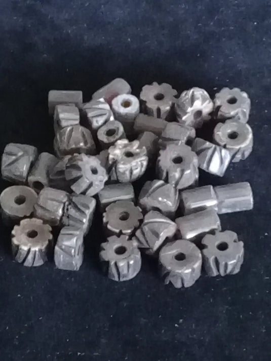 Perles plastique marron Diam: 8mm X 5mm et 8mm X 8mm Prix à l’unité Perles plastique marron Diam: 8mm X 5mm et 8mm X 8mm