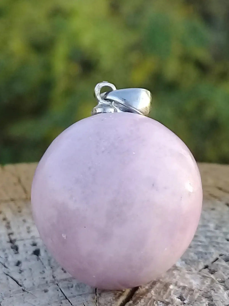 Chargez l&#39;image dans la visionneuse de la galerie, Phosphosidérite pendentif Grade A ++++ (Très Rare) (Fourni avec cordon) Phosphosidérite pendentif
