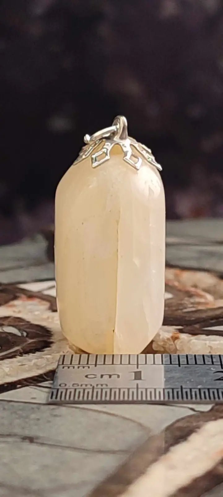 Load image into Gallery viewer, Pierre de lune Adulaire du Brésil pendentif Grade A+++ (fourni avec cordon) Pierre de lune Adulaire pendentif
