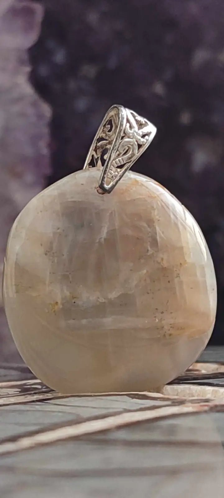 Load image into Gallery viewer, Pierre de lune Adulaire du Brésil pendentif Grade A++++ (fourni avec cordon) Pierre de lune Adulaire pendentif
