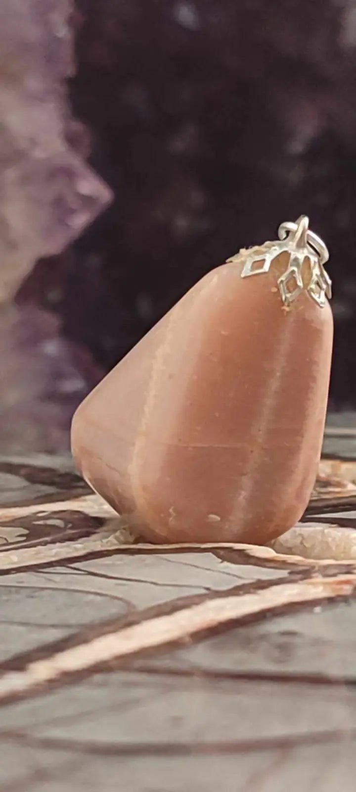 Chargez l&#39;image dans la visionneuse de la galerie, Pierre de lune Adulaire du Brésil pendentif Grade A++++ (fourni avec cordon) Pierre de lune Adulaire pendentif
