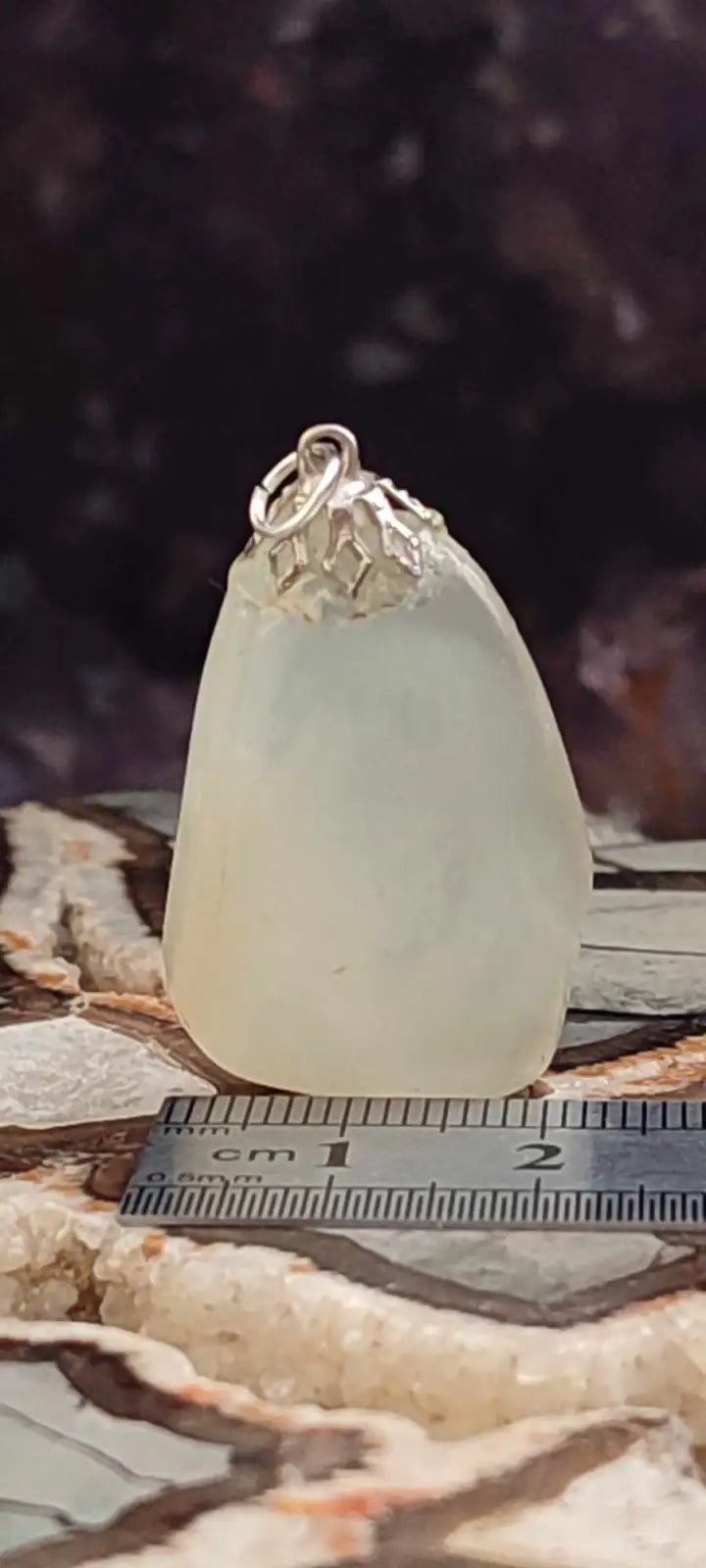 Load image into Gallery viewer, Pierre de lune Adulaire du Brésil pendentif Grade A++++ (fourni avec cordon) Pierre de lune Adulaire pendentif
