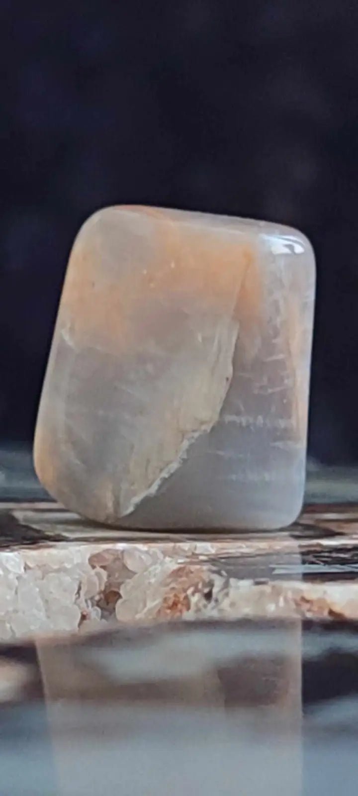 Load image into Gallery viewer, Pierre de lune Adulaire du Brésil pierre roulée Grade A++++ Pierre de lune Adulaire roulée
