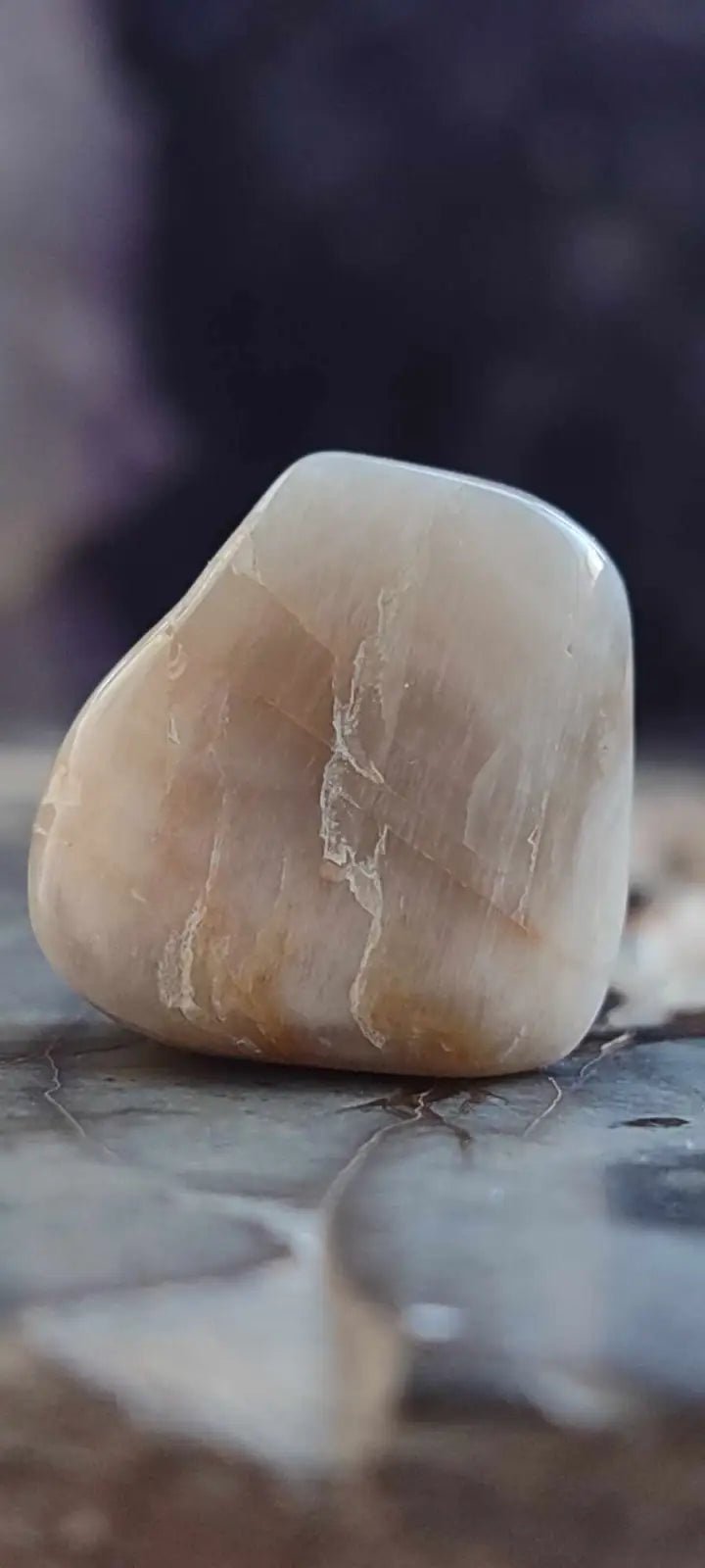 Load image into Gallery viewer, Pierre de lune Adulaire du Brésil pierre roulée grade A++++ Pierre de lune Adulaire roulée
