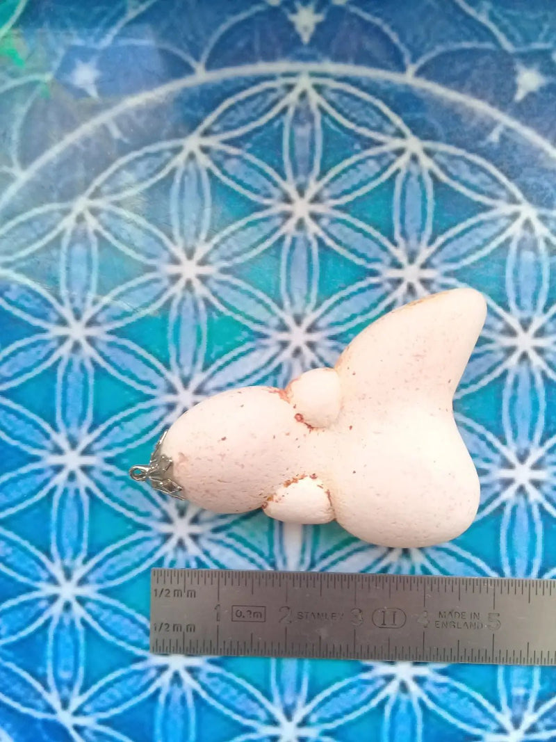 Load image into Gallery viewer, Pierre des Fées du Maroc pendentif Grade A ++++ Fourni avec cordon Pendentif Pierre des Fées
