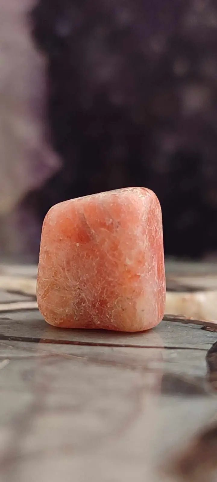 Chargez l&#39;image dans la visionneuse de la galerie, Pierre du soleil Héliolite du Brésil pierre roulée Grade A++++ Pierre du soleil Héliolite
