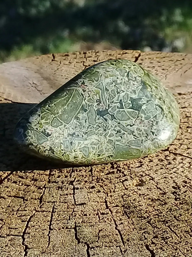 Load image into Gallery viewer, Pierre roulée Jaspe vert Grade A +++ Pierres roulées Jaspe vert
