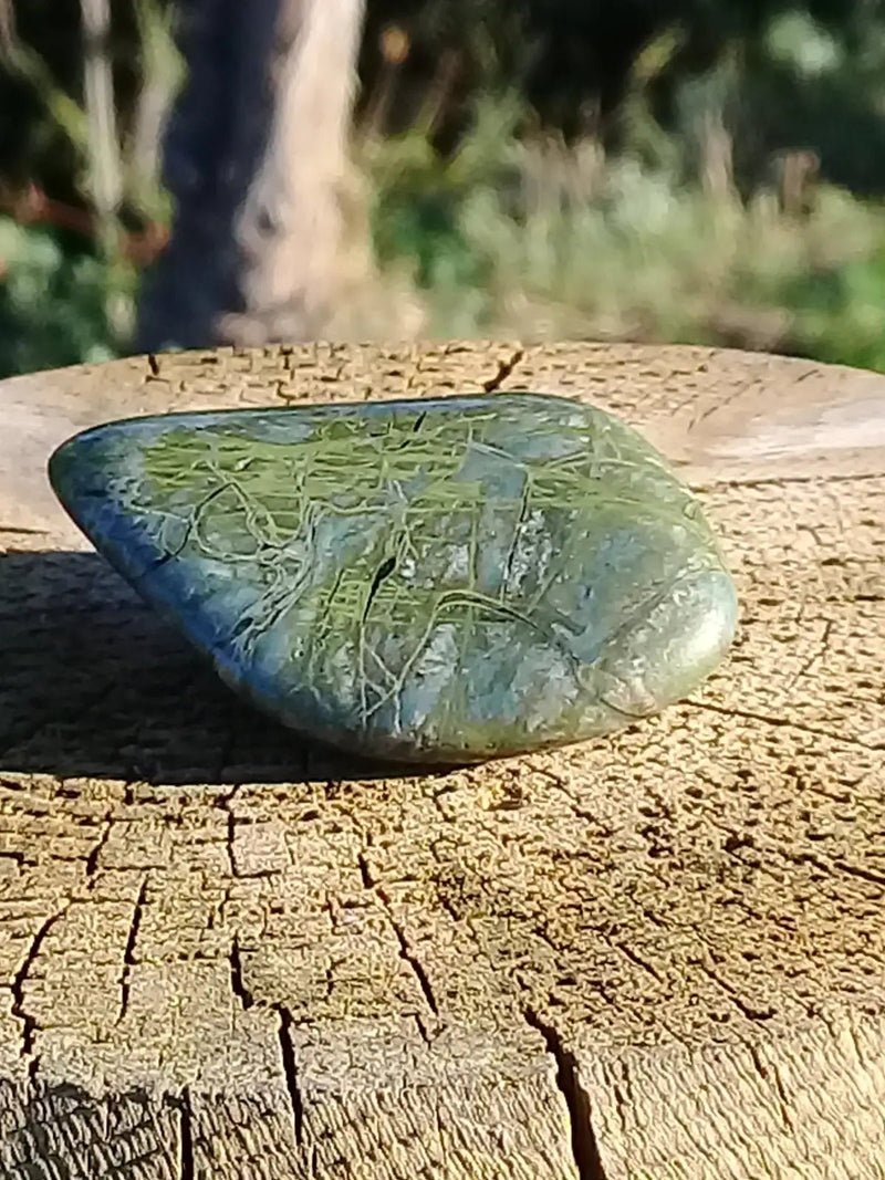 Load image into Gallery viewer, Pierre roulée Jaspe vert Grade A +++ Pierres roulées Jaspe vert
