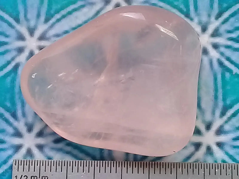 Load image into Gallery viewer, Pierre roulée Quartz rose Grade A +++ Pierre roulée Quartz rose

