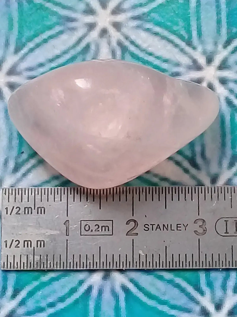 Chargez l'image dans la visionneuse de la galerie, Pierre roulée Quartz rose Grade A +++ Pierre roulée Quartz rose
