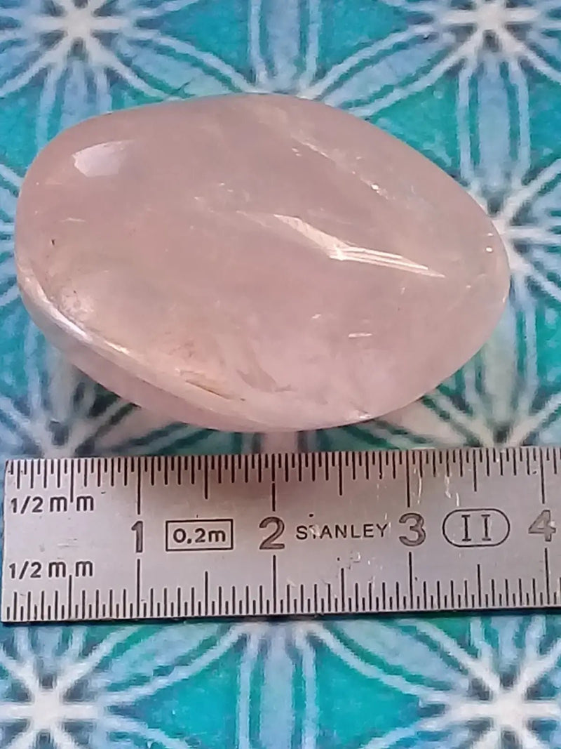 Load image into Gallery viewer, Pierre roulée Quartz rose Grade A +++ Pierre roulée Quartz rose
