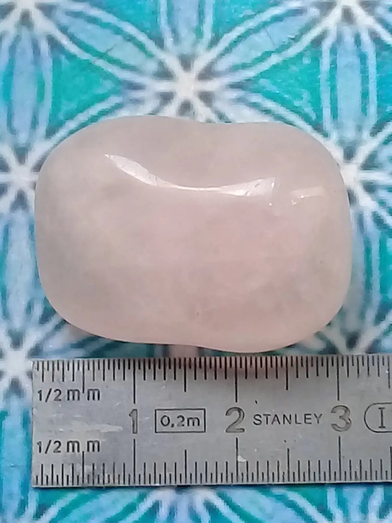 Chargez l'image dans la visionneuse de la galerie, Pierre roulée Quartz rose Grade A +++ Pierre roulée Quartz rose
