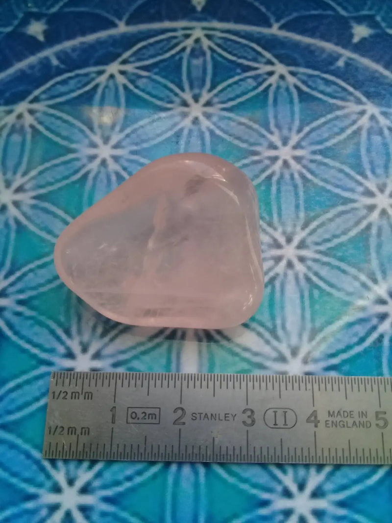 Load image into Gallery viewer, Pierre roulée Quartz rose Grade A +++ Pierre roulée Quartz rose
