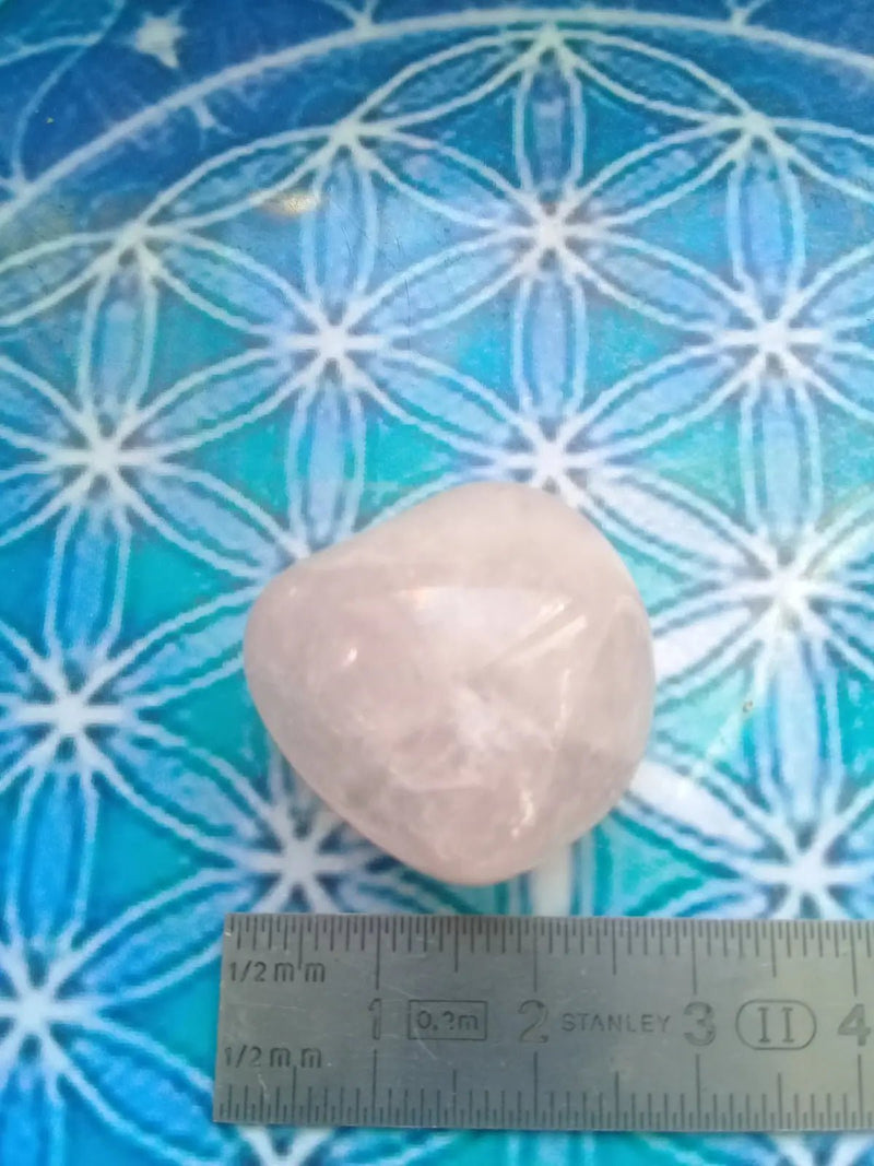 Chargez l'image dans la visionneuse de la galerie, Pierre roulée Quartz rose Grade A +++ Pierre roulée Quartz rose
