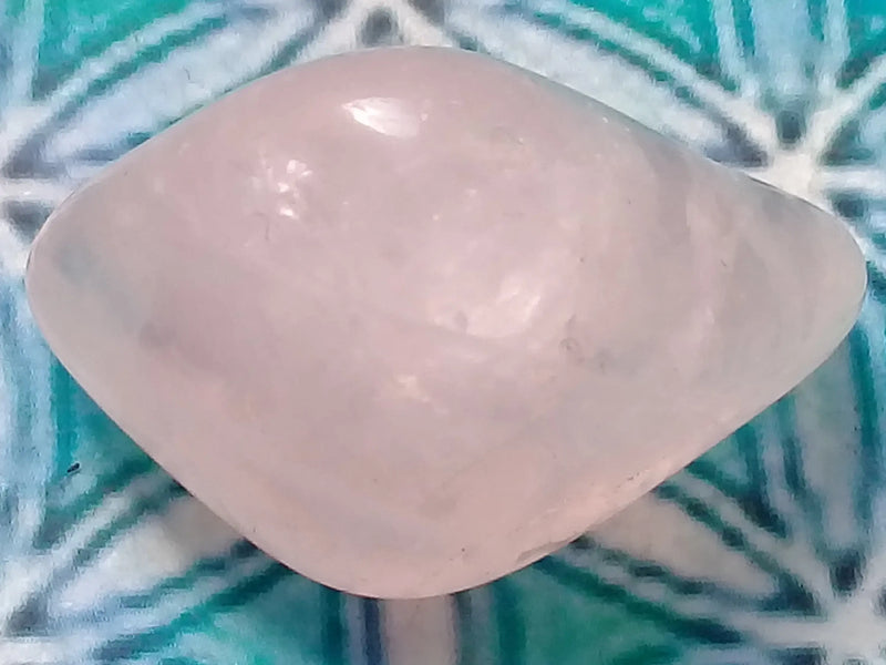 Загрузить изображение в просмотрщик галереи, Pierre roulée Quartz rose Grade A +++ Pierre roulée Quartz rose Dans la besace du p&#39;tit Poucet...   
