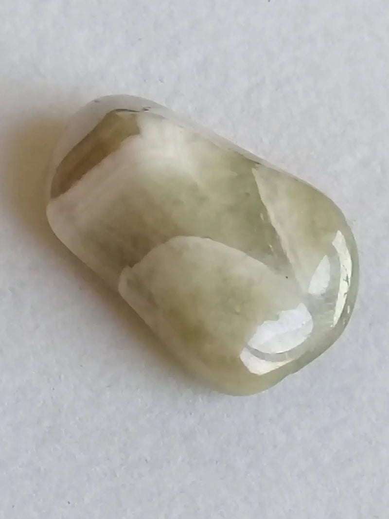 Chargez l'image dans la visionneuse de la galerie, Prasiolite verte à chevrons pierre roulée Grade A++++ Prasiolite verte à chevrons
