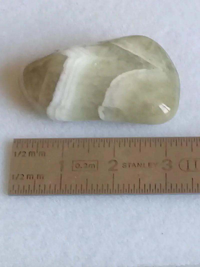 Chargez l'image dans la visionneuse de la galerie, Prasiolite verte à chevrons pierre roulée Grade A++++ Prasiolite verte à chevrons
