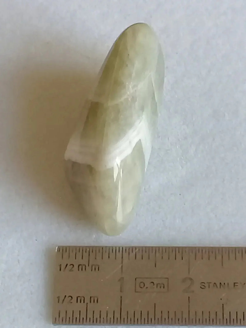 Chargez l'image dans la visionneuse de la galerie, Prasiolite verte à chevrons pierre roulée Grade A++++ Prasiolite verte à chevrons
