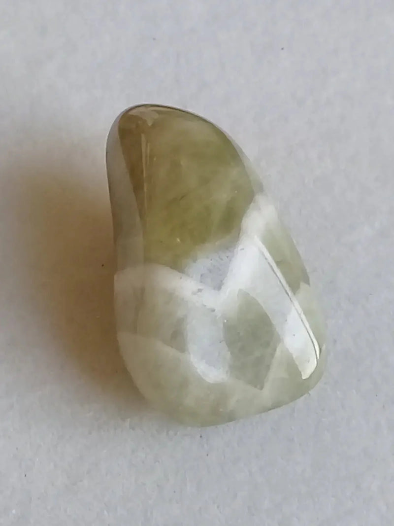 Chargez l'image dans la visionneuse de la galerie, Prasiolite verte à chevrons pierre roulée Grade A++++ Prasiolite verte à chevrons
