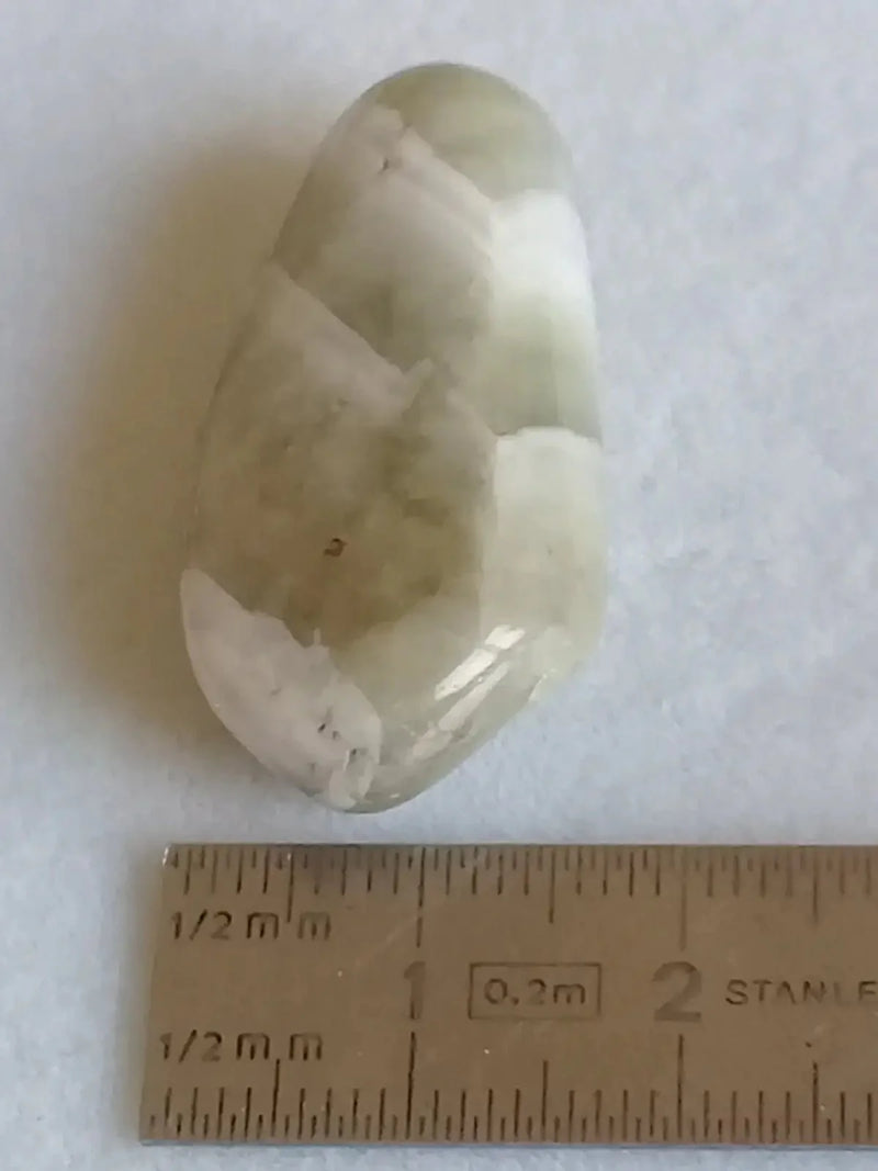 Chargez l'image dans la visionneuse de la galerie, Prasiolite verte à chevrons pierre roulée Grade A++++ Prasiolite verte à chevrons
