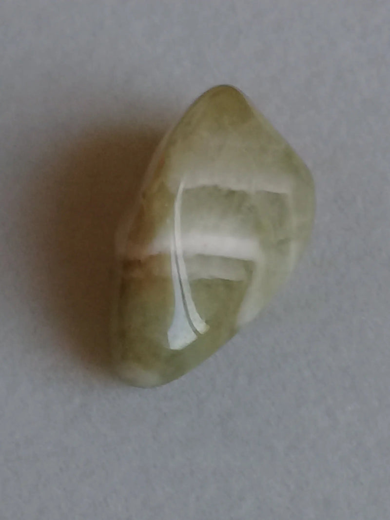 Carica immagine in Galleria Viewer, Prasiolite verte à chevrons pierre roulée Grade A++++ Prasiolite verte à chevrons Dans la besace du p&#39;tit Poucet   
