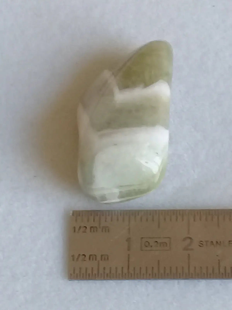 Load image into Gallery viewer, Prasiolite verte à chevrons pierre roulée Grade A++++ Prasiolite verte à chevrons
