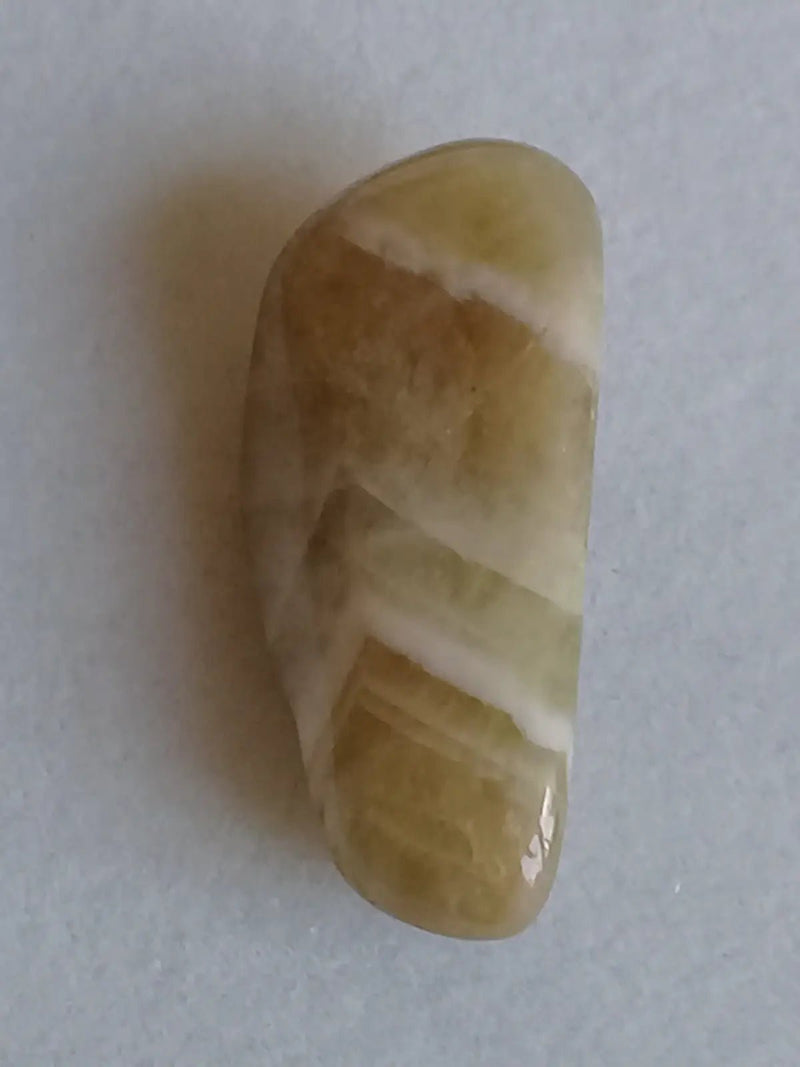 Load image into Gallery viewer, Prasiolite verte à chevrons pierre roulée Grade A++++ Prasiolite verte à chevrons
