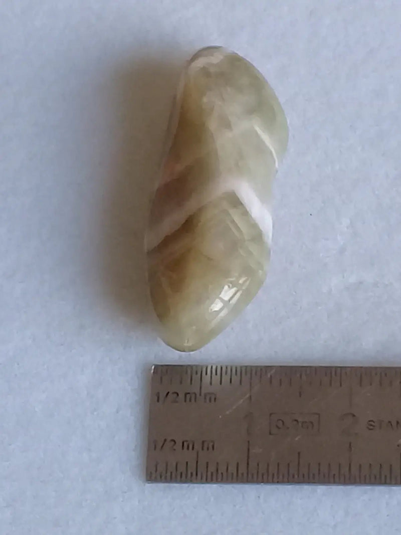 Load image into Gallery viewer, Prasiolite verte à chevrons pierre roulée Grade A++++ Prasiolite verte à chevrons
