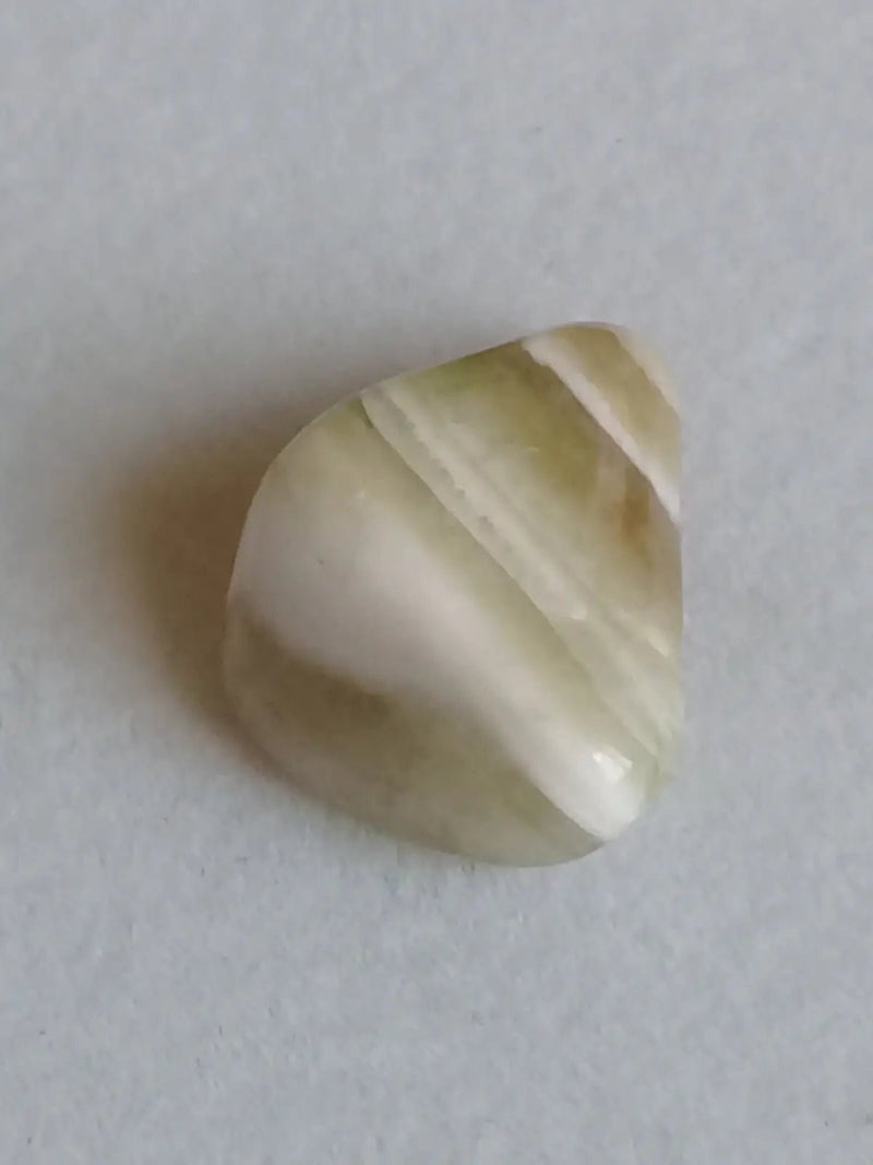 Load image into Gallery viewer, Prasiolite verte à chevrons pierre roulée Grade A++++ Prasiolite verte à chevrons
