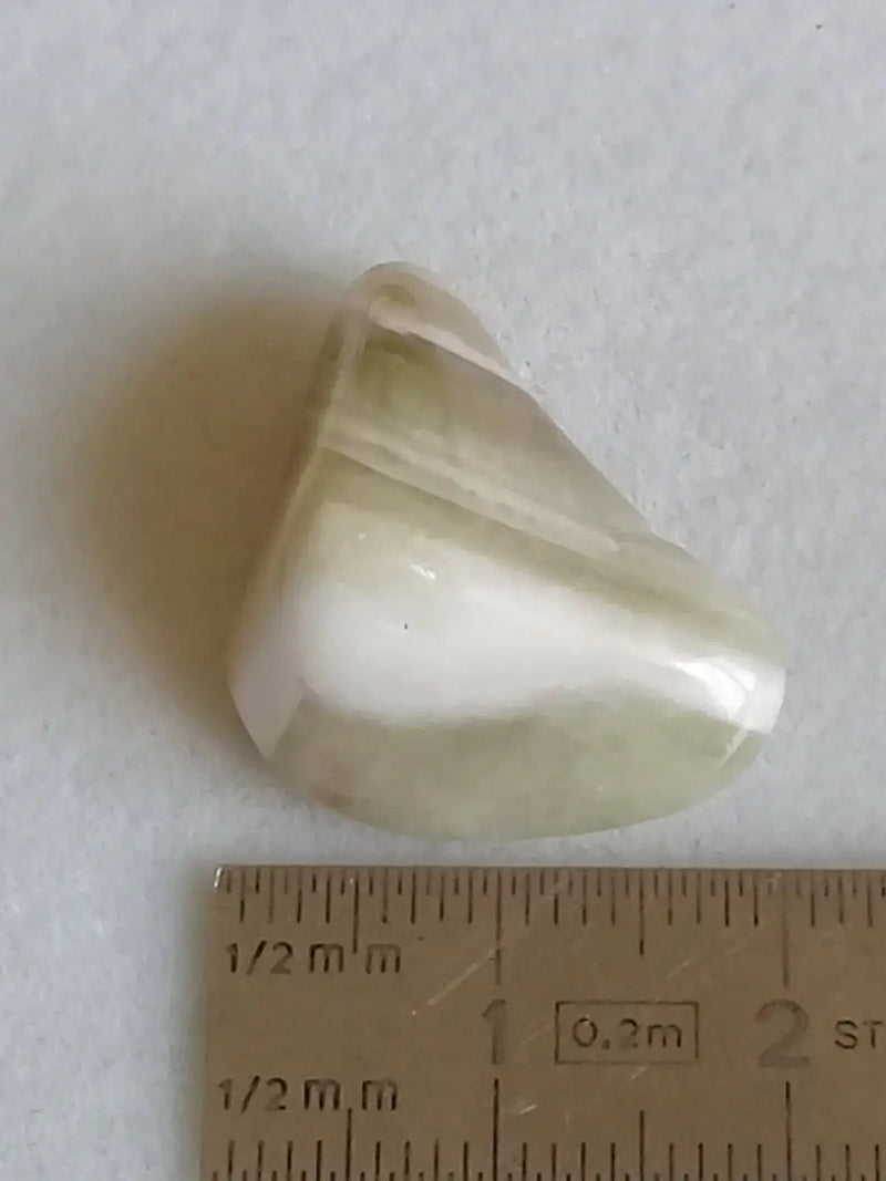 Load image into Gallery viewer, Prasiolite verte à chevrons pierre roulée Grade A++++ Prasiolite verte à chevrons
