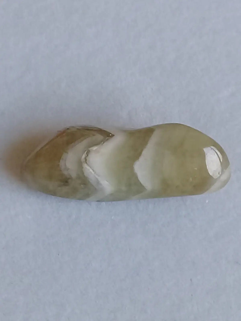 Load image into Gallery viewer, Prasiolite verte à chevrons pierre roulée Grade A++++ Prasiolite verte à chevrons
