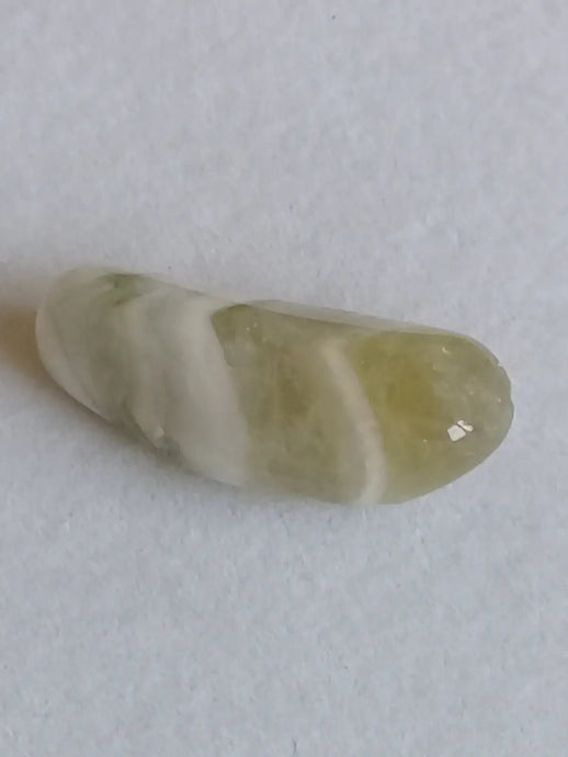 Prasiolite verte à chevrons pierre roulée Grade A++++ Prasiolite verte à chevrons