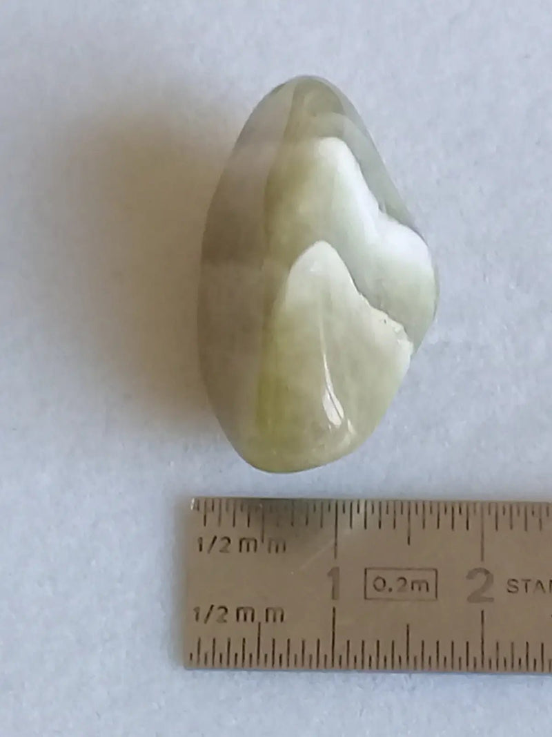 Load image into Gallery viewer, Prasiolite verte à chevrons pierre roulée Grade A++++ Prasiolite verte à chevrons
