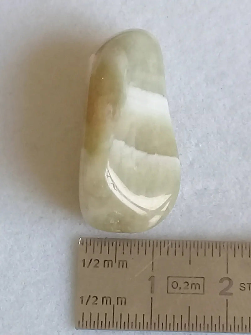 Load image into Gallery viewer, Prasiolite verte à chevrons pierre roulée Grade A++++ Prasiolite verte à chevrons
