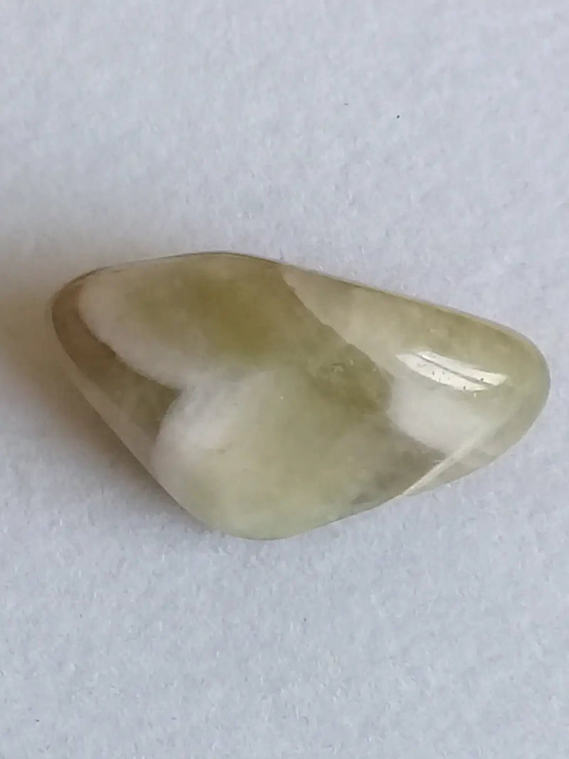 Load image into Gallery viewer, Prasiolite verte à chevrons pierre roulée Grade A++++ Prasiolite verte à chevrons
