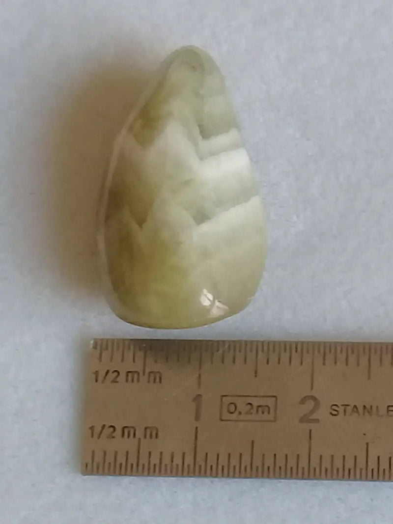 Load image into Gallery viewer, Prasiolite verte à chevrons pierre roulée Grade A++++ Prasiolite verte à chevrons
