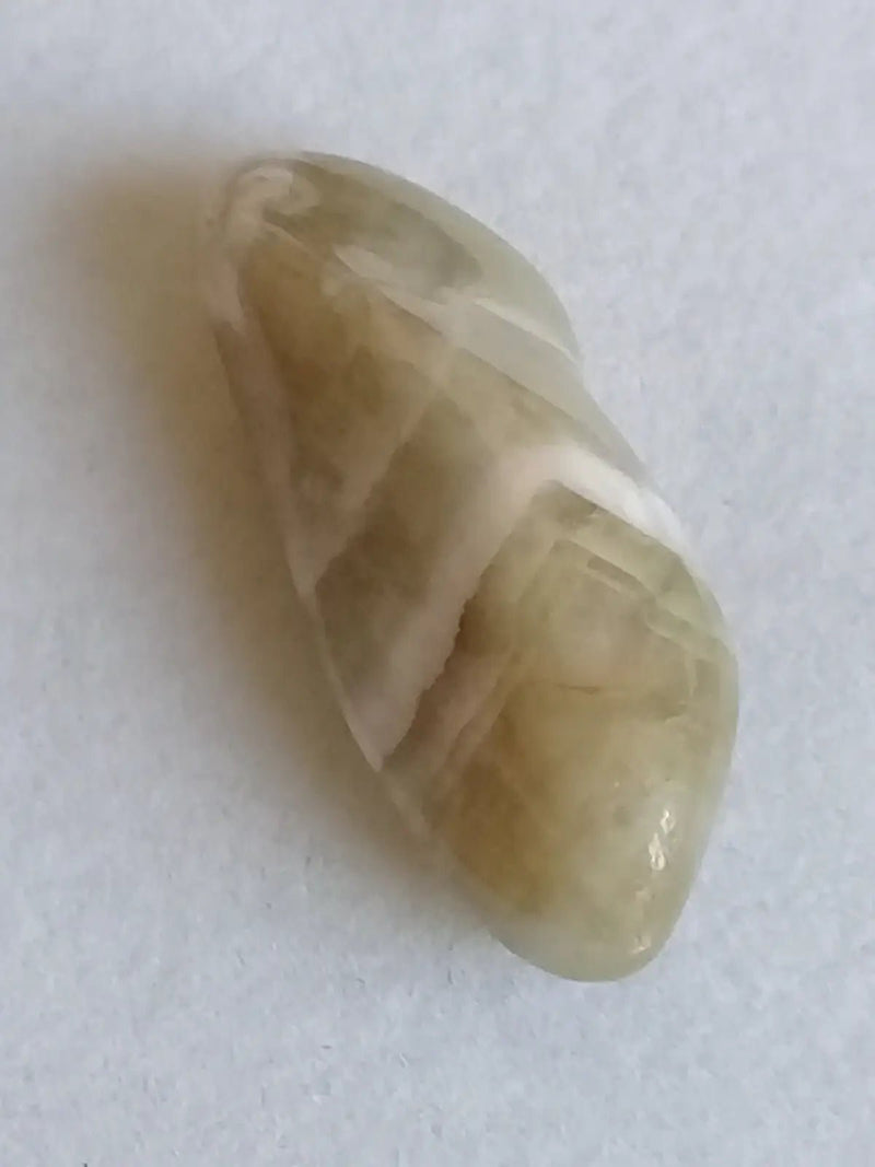 Load image into Gallery viewer, Prasiolite verte à chevrons pierre roulée Grade A++++ Prasiolite verte à chevrons
