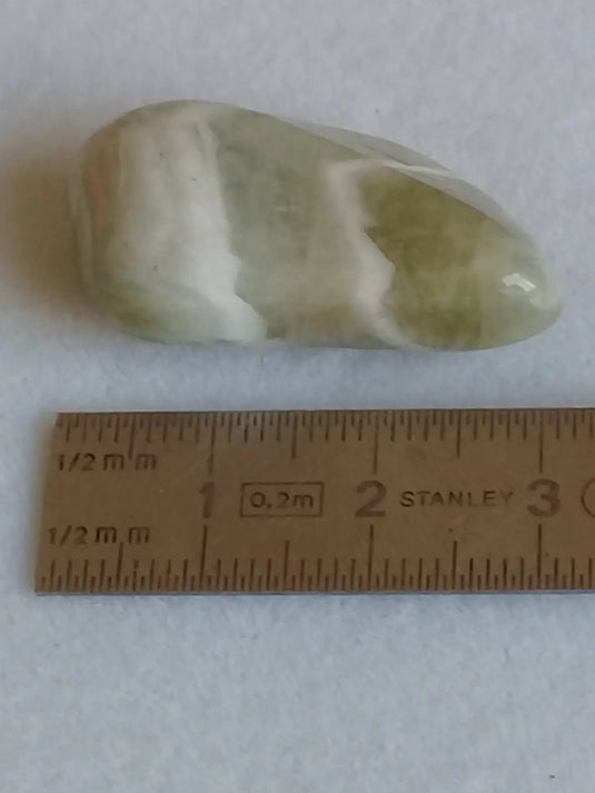 Prasiolite verte à chevrons pierre roulée Grade A++++ Prasiolite verte à chevrons