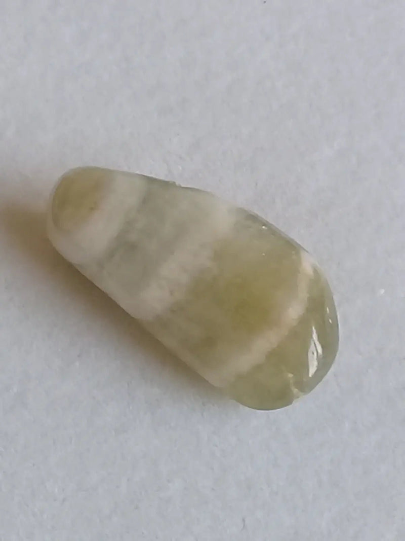 Load image into Gallery viewer, Prasiolite verte à chevrons pierre roulée Grade A++++ Prasiolite verte à chevrons
