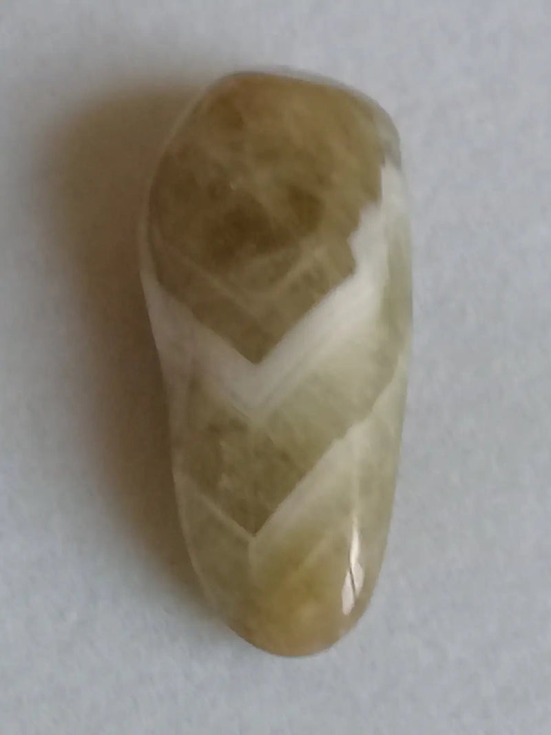 Load image into Gallery viewer, Prasiolite verte à chevrons pierre roulée Grade A++++ Prasiolite verte à chevrons
