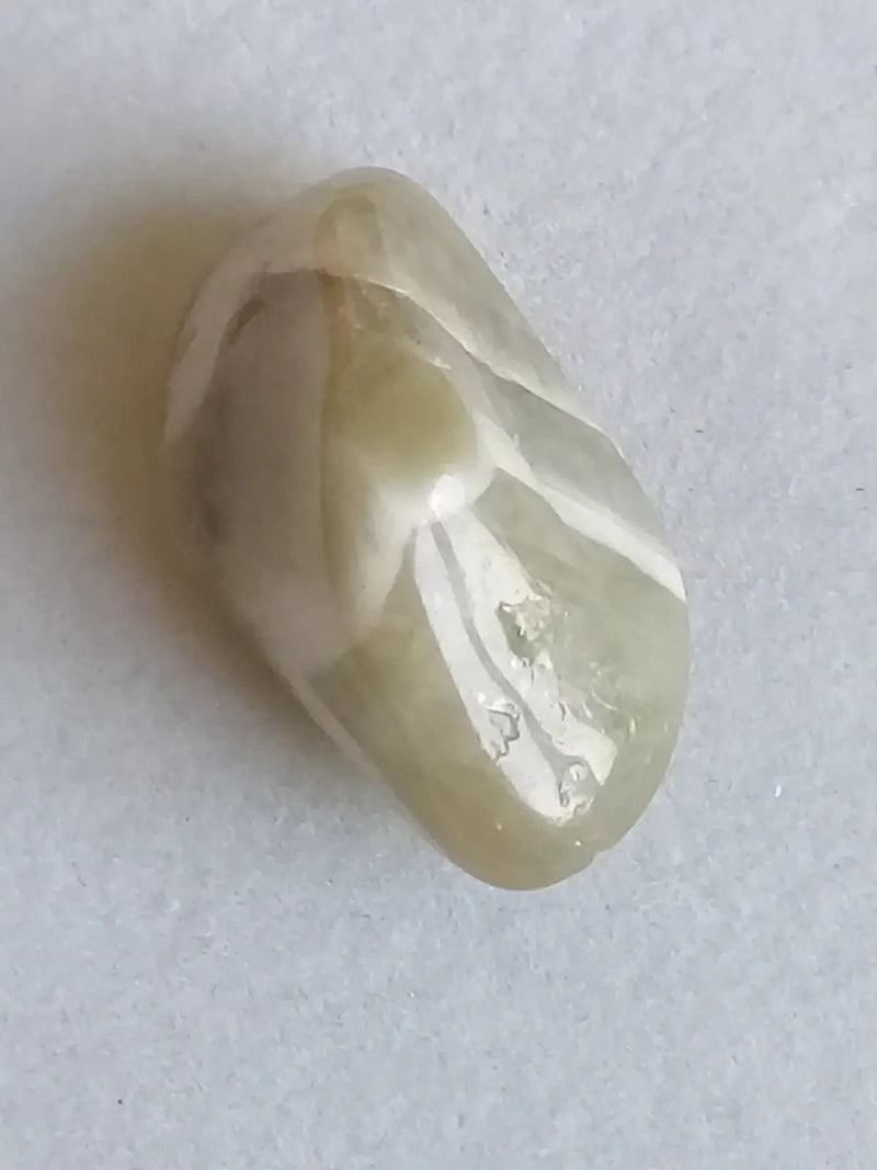 Load image into Gallery viewer, Prasiolite verte à chevrons pierre roulée Grade A++++ Prasiolite verte à chevrons
