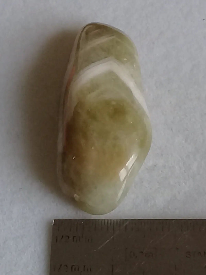 Load image into Gallery viewer, Prasiolite verte à chevrons pierre roulée Grade A++++ Prasiolite verte à chevrons
