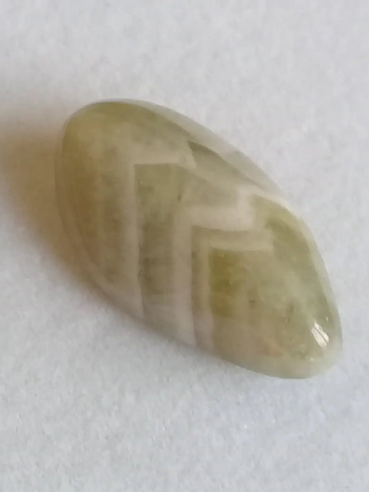 Prasiolite verte à chevrons pierre roulée Grade A++++ Prasiolite verte à chevrons